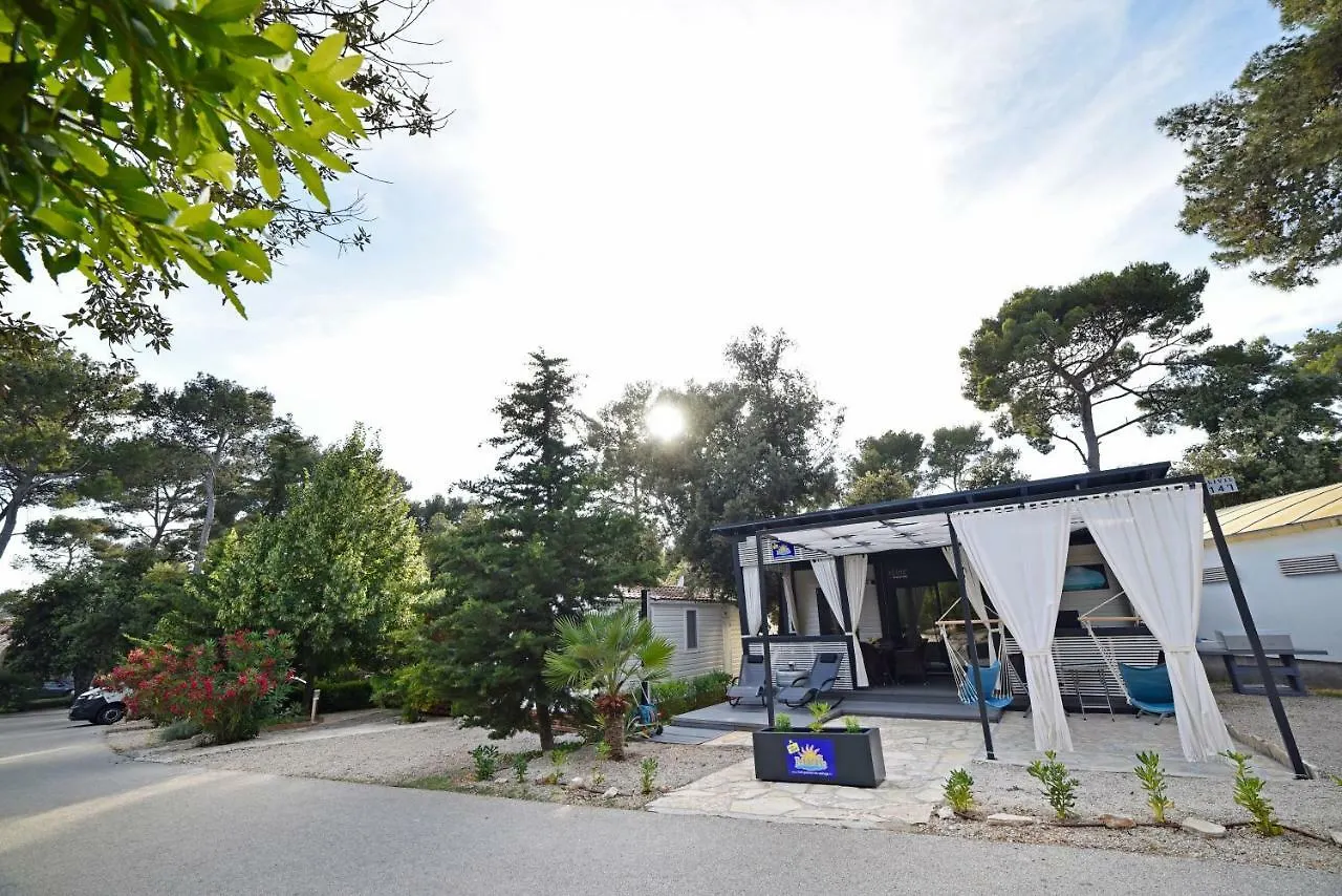 Mobile Home Meeli Biograd Na Moru 4*,  Κροατία
