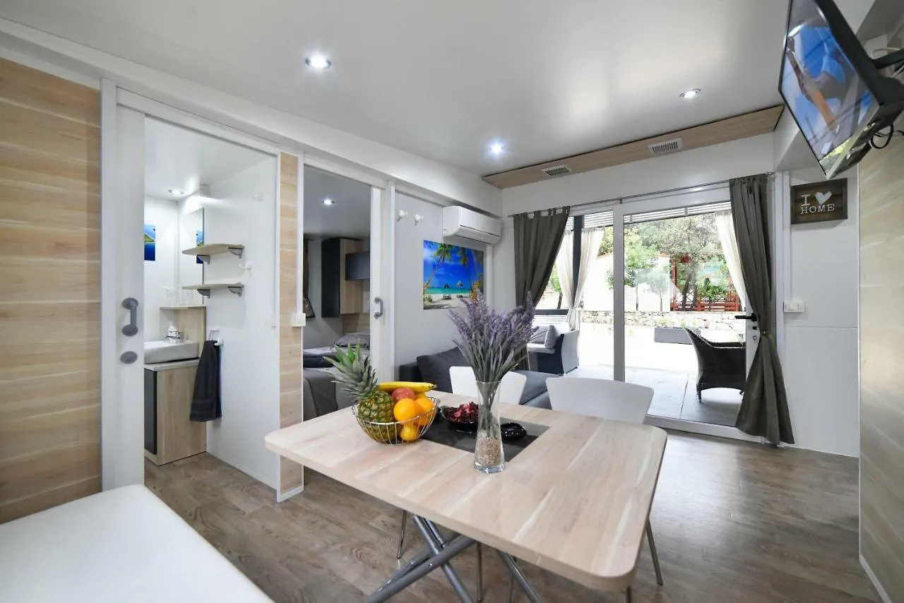 Mobile Home Meeli Biograd Na Moru 4*,  Κροατία