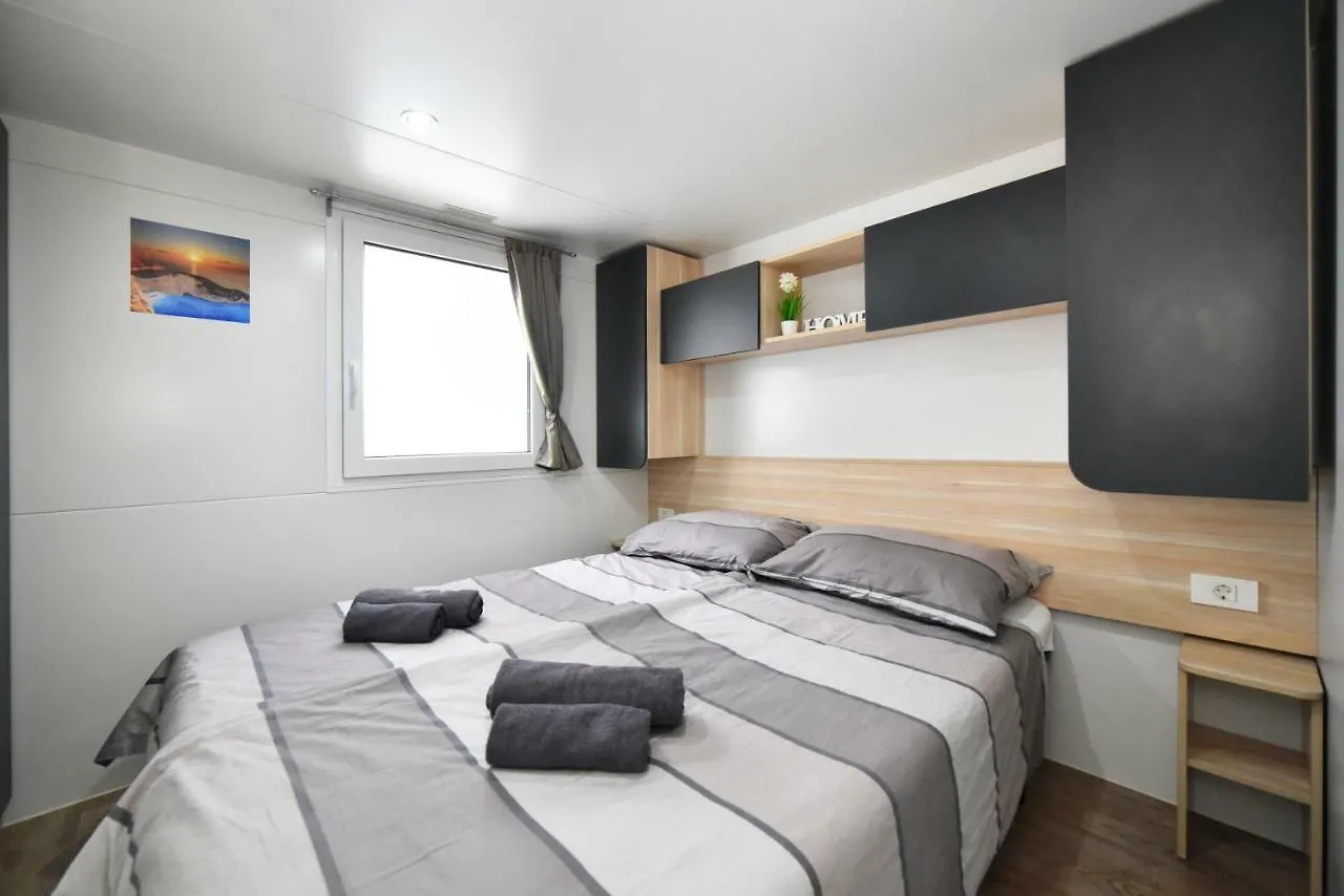 Mobile Home Meeli Biograd Na Moru